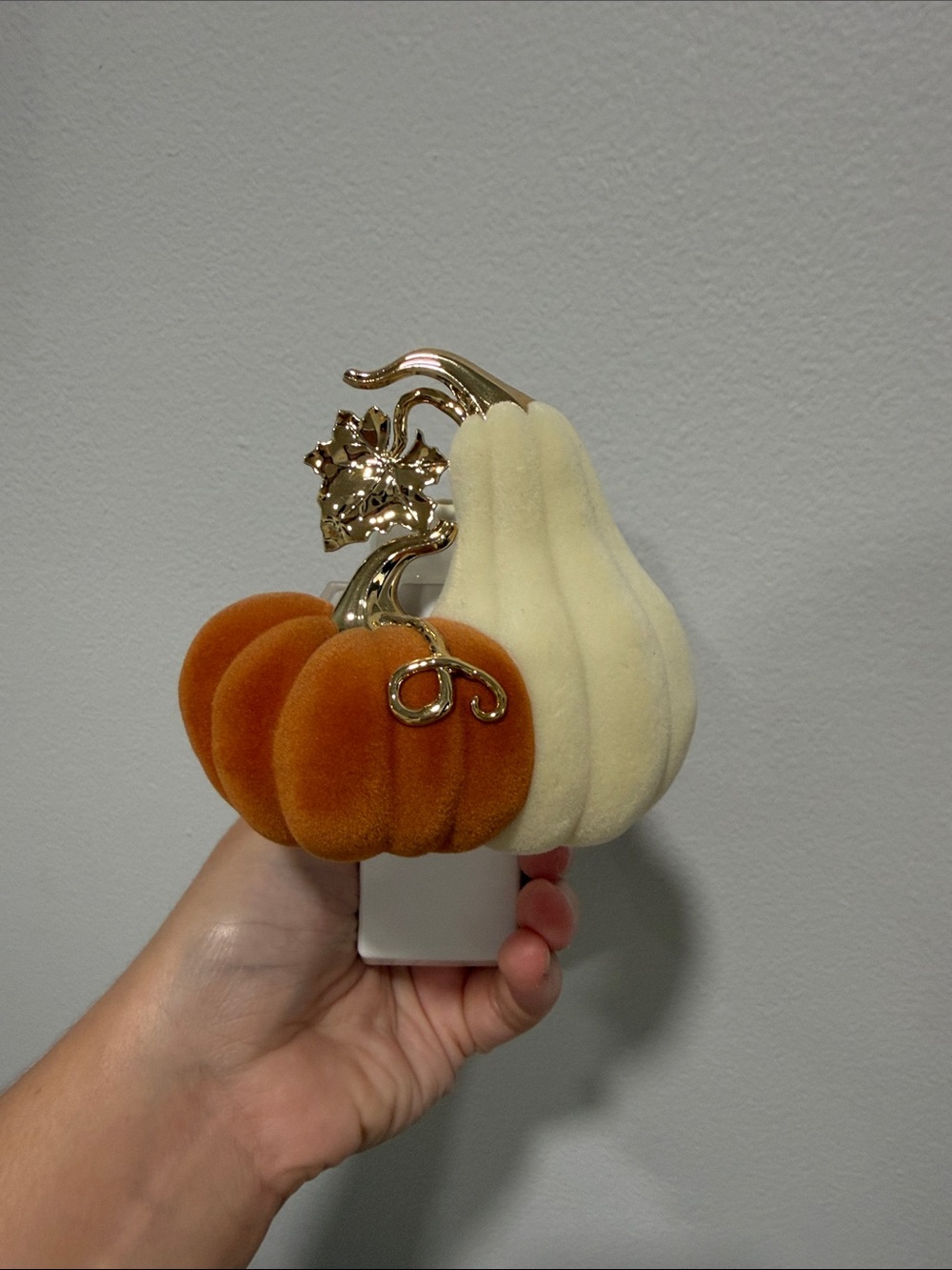 Bath and body works plug in pumpkin